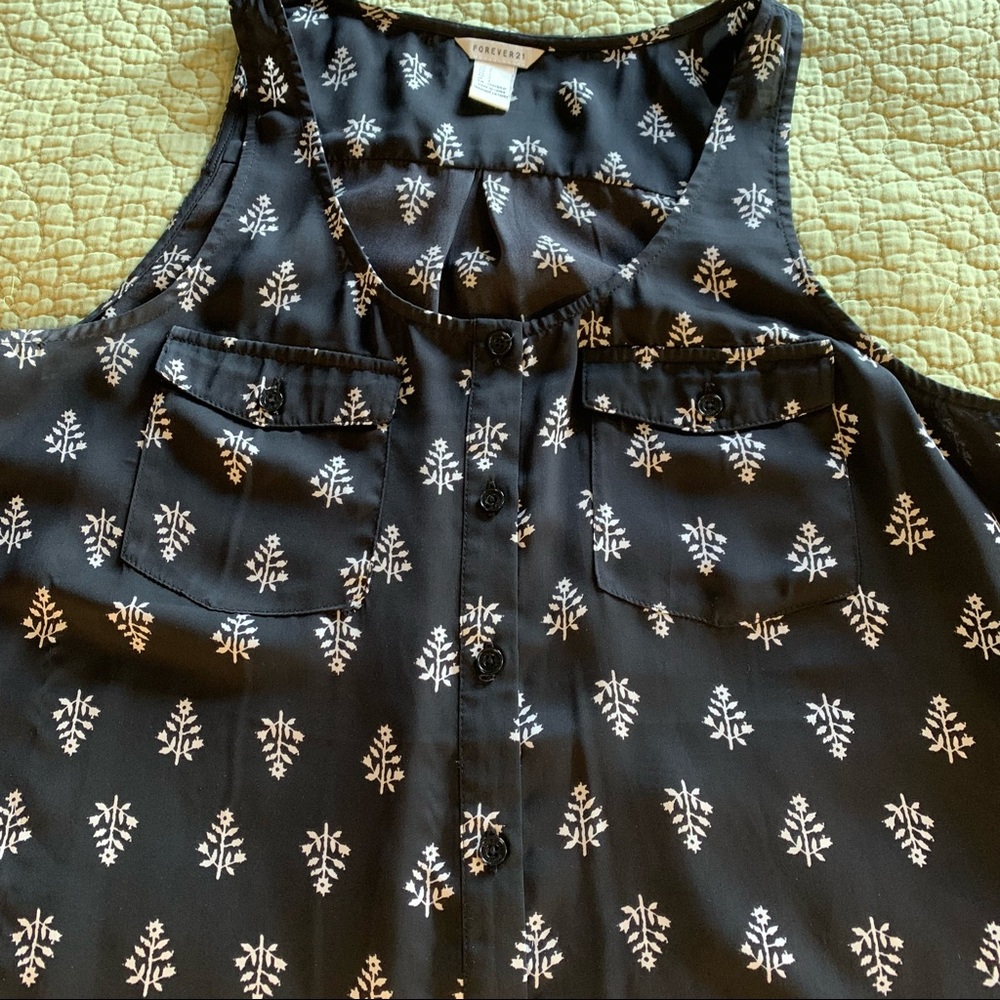 Forever 21 Black & White Sleeveless Top Size Small - Picture 5 of 10